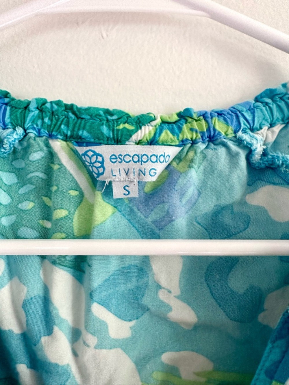 Escapada Living S Blue Green Fish Rayon Resort Top - Picture 2 of 8